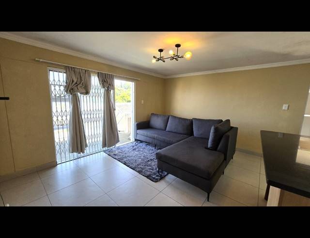 2 BEDROOM FLAT FOR SALE IN PADFIELD PARK